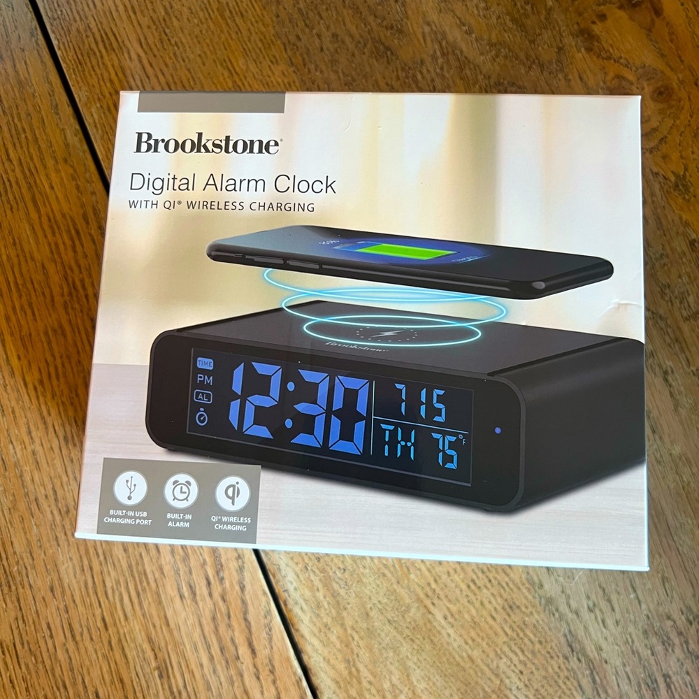 Brookstone‎ Digital Alarm Clock Digital Charging NEW